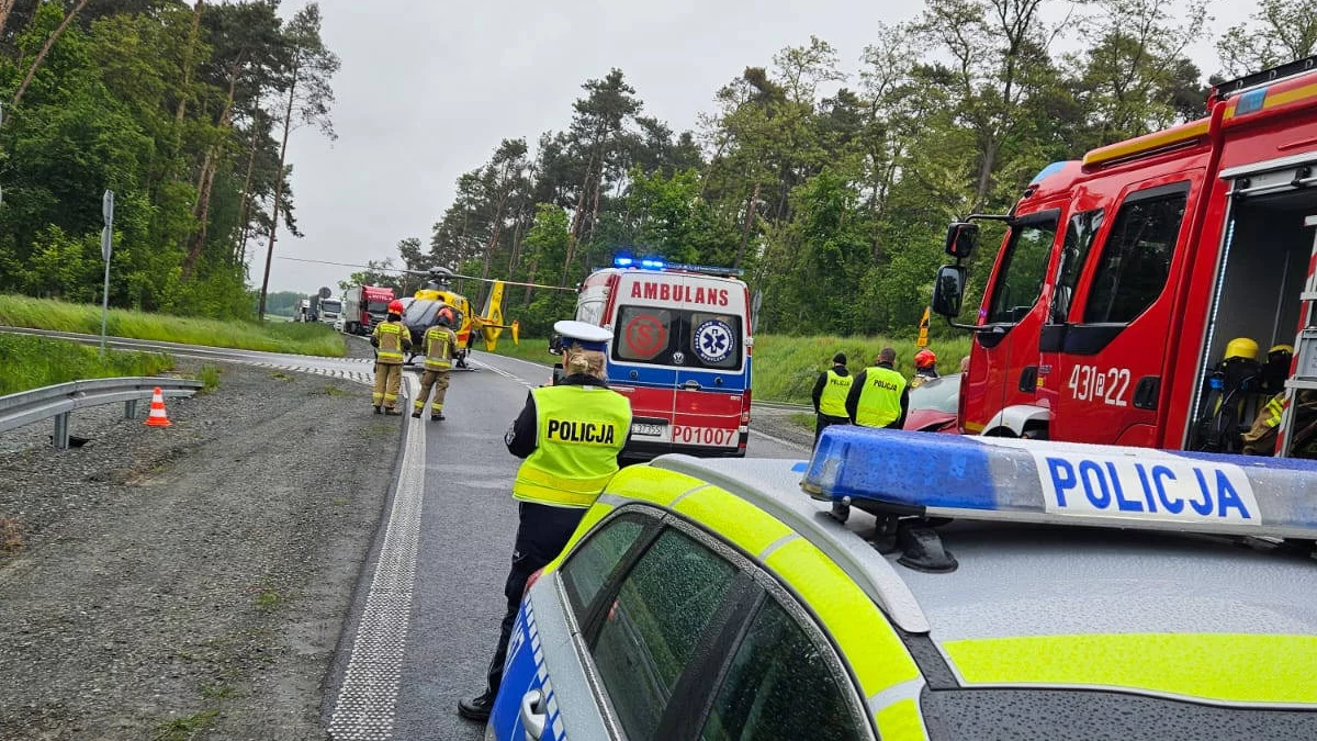 Wypadek na obwodnicy DW434 dla Gostynia, w stronę Krobi. Dwie osoby poszkodowane. Lądował LPR - Zdjęcie główne
