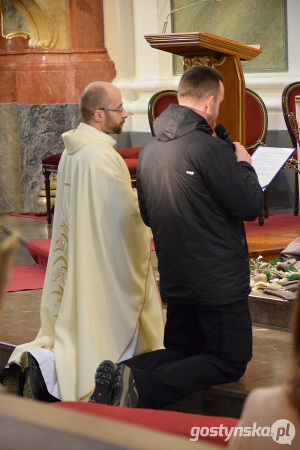 W piątek, 19 marca uczestnicy Ekstremalnej Drogi Krzyżowej wyruszyli ze Świętej Góry na trasy po mszach świętych o godzinach 17.00 i 19.00. Każdy pielgrzym otrzymał indywidualne błogosławieństwo