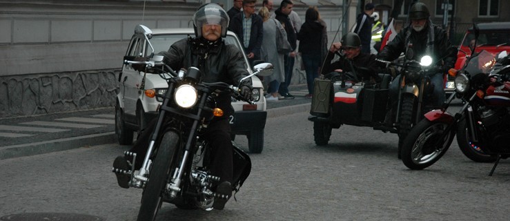 Parada pojazdów retro i nie tylko. Było skromniej niż zwykle - Zdjęcie główne