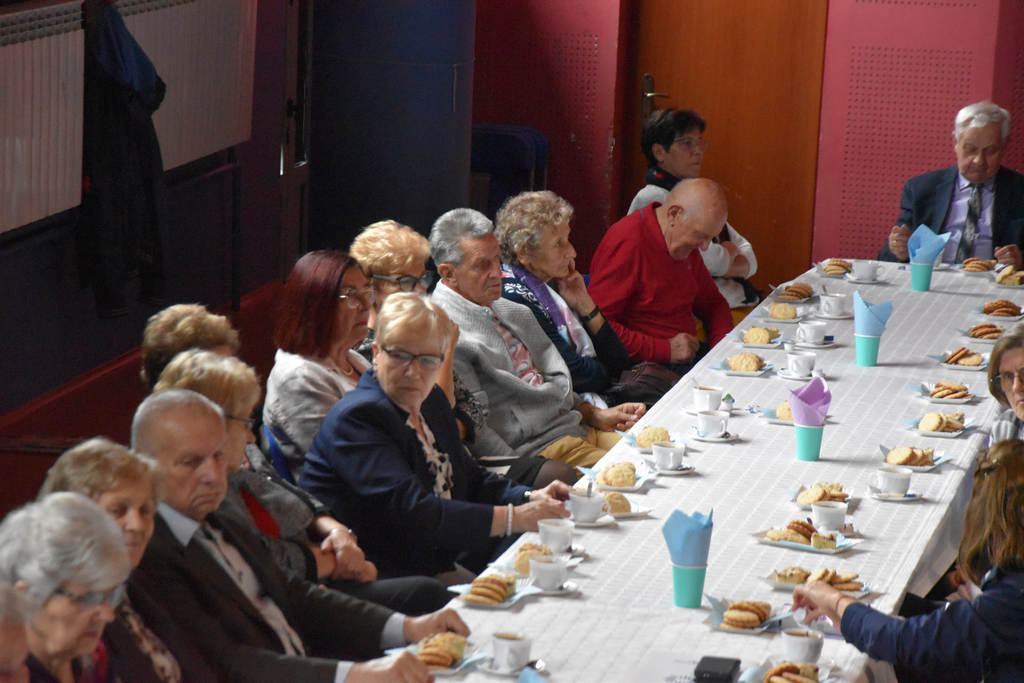 Gostyń. PZERiI w Gostyniu obchodził 55-lecie istnienia. Z tej okazji kilkunastu członkom organizacji wręczono odznaczenia. Świętowano też Dzień Seniora. 