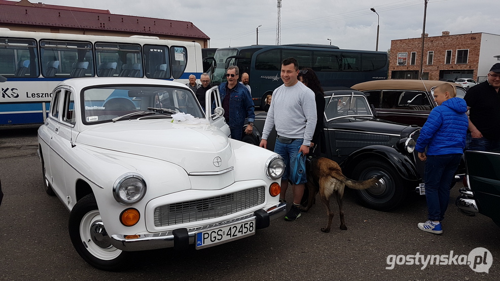 Gostyń. Zlot samochodów retro wzbudził zainteresowanie mieszkańców Gostynia