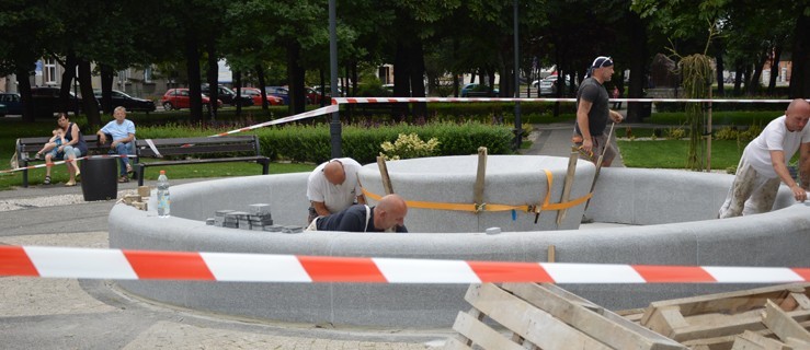 Już za momencik fontanna będzie działać - Zdjęcie główne