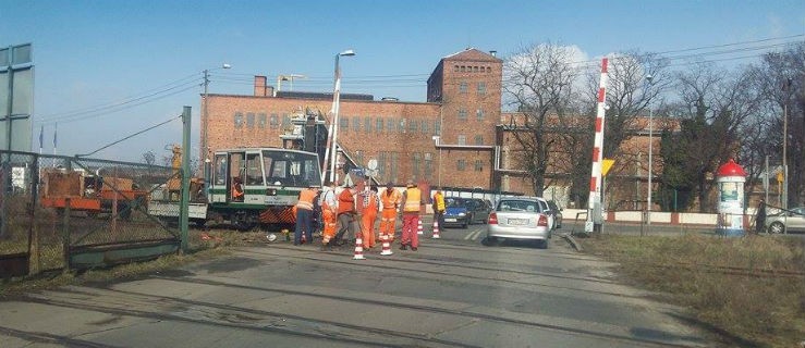 Uwaga! Utrudnienia na Lipowej. Naprawiają przejazd kolejowy - Zdjęcie główne