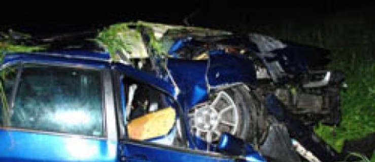 Tragiczny wypadek w Małgowie. Auto do kasacji - Zdjęcie główne