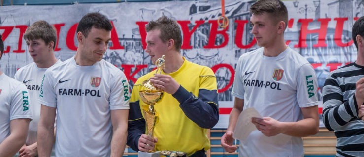 Kibice pomogli rozkręcić turniej. Podium należało tylko do strażaków  - Zdjęcie główne