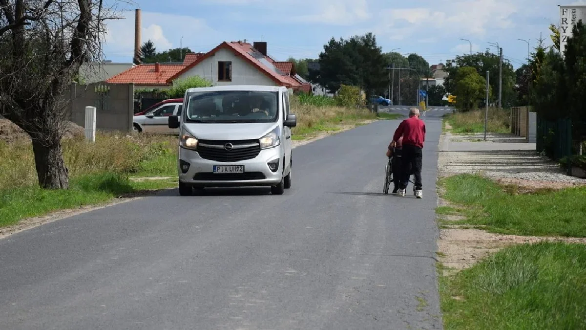 Powiat gostyński dostał dofinansowanie z Rządowego Funduszu Rozwoju Dróg na budowę ścieżki pieszo-rowerowej Krobia-Chumiętki - Zdjęcie główne