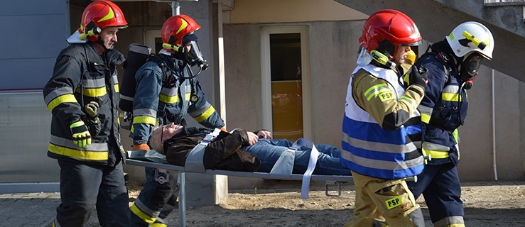 Palił się budynek urzędu pracy. Straż szukała 4 pracowników - Zdjęcie główne