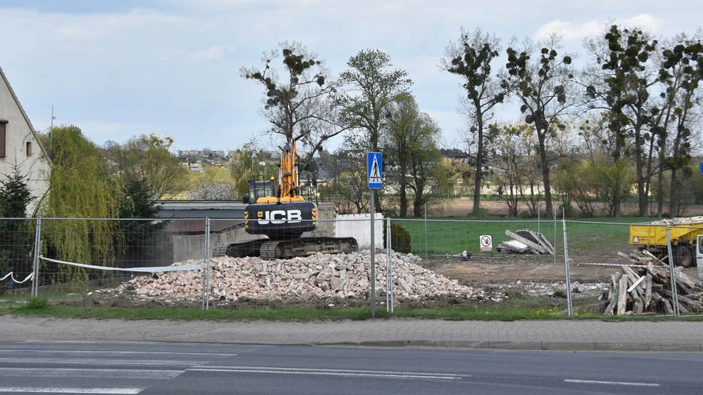 Był dom - nie ma domu. Z panoramy Gostynia zniknęła jedna z posesji. WZDW w Poznaniu przygotowuje się do budowy ronda - Zdjęcie główne