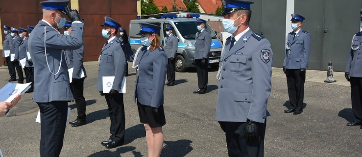 Awansowano prawie 50 policjantów. Komendant też dostał kolejną gwiazdkę - Zdjęcie główne