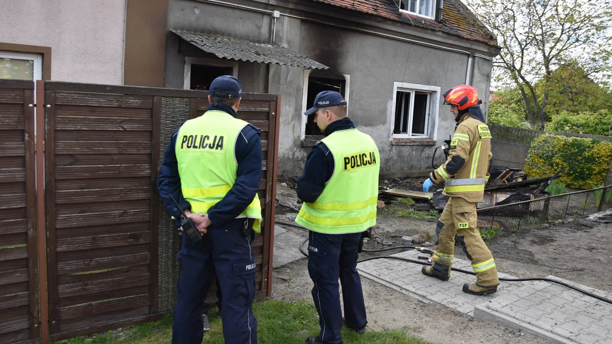 Pożar w Łęce Wielkiej. Mogło dojść do wybuchu butli z gazem. Mieszkańcy nie czują się bezpiecznie - Zdjęcie główne