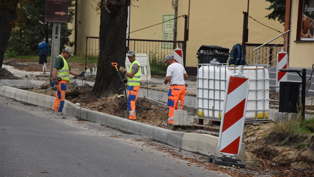 Ulica Gostyńska w Pogorzeli nieprzejezdna. Kierowcy muszą korzystać z objazdów - Zdjęcie główne