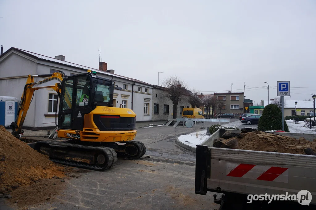 Chwilowo piaskowski rynek jest rozkopany