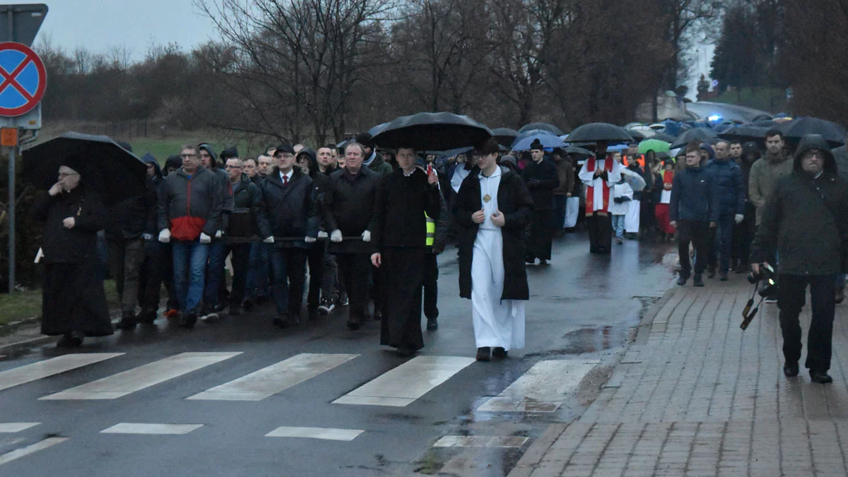Miejska Droga Krzyżowa inna niż dotychczas. Poświęcenie na zakończenie