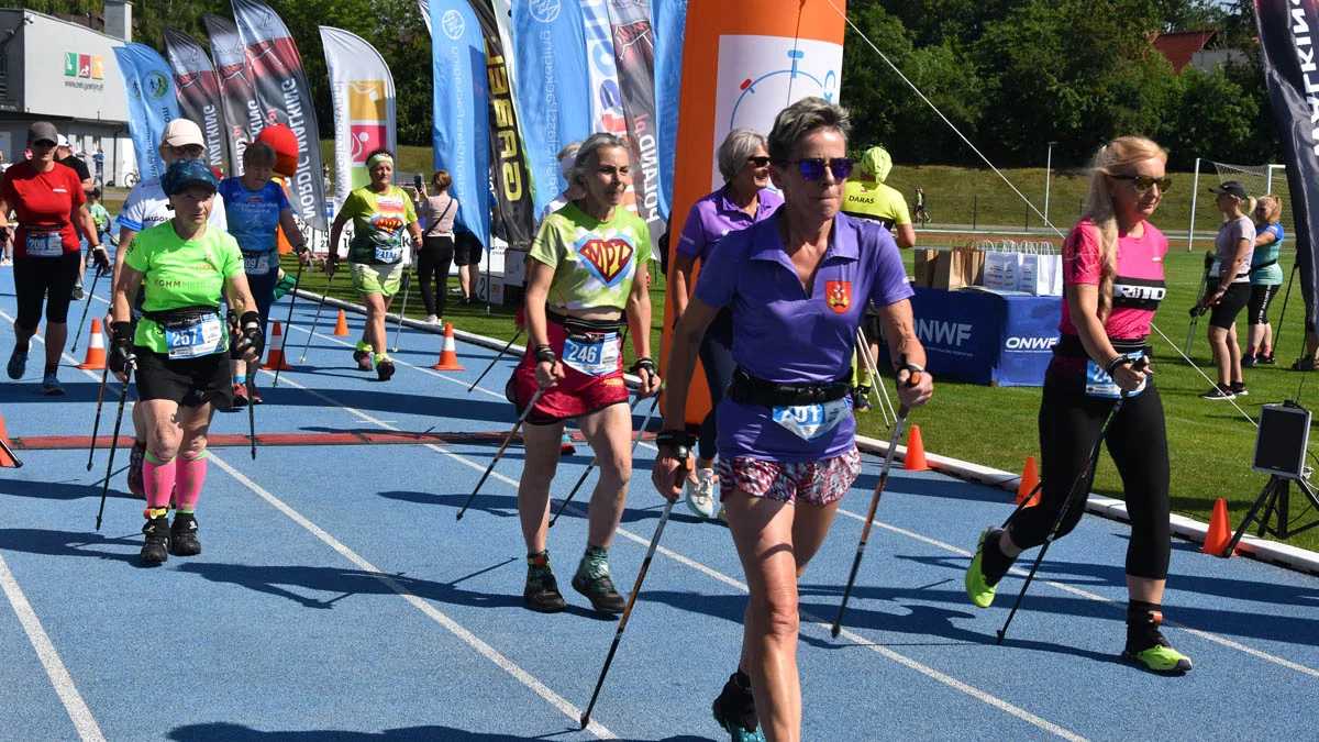 Ponad 200 zawodników na Lidze Zachodu Nordic Walking w Gostyniu. Uczestnicy oczarowani kompleksem sportowym - Zdjęcie główne