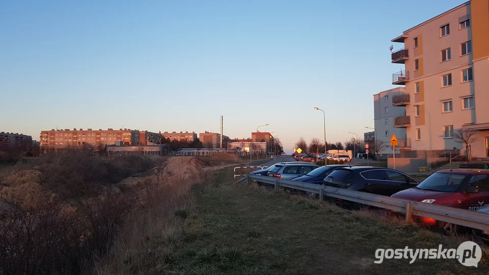 Gostyń. Zaplecze os. Konstytucji 3 Maja - działki, które gmina Gostyń stara się odzyskać od GSM