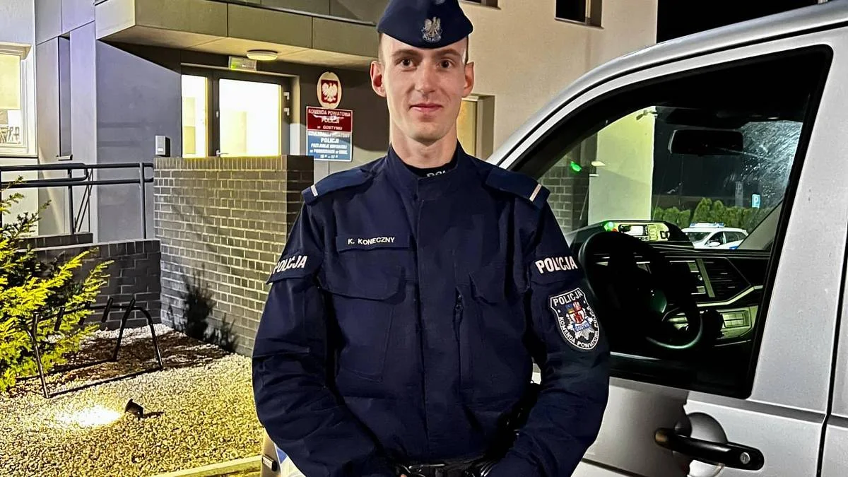 Policjant z KPP Gostyń wraz z osobami postronnymi udzielił pomocy poszkodowanym w wypadku - Zdjęcie główne