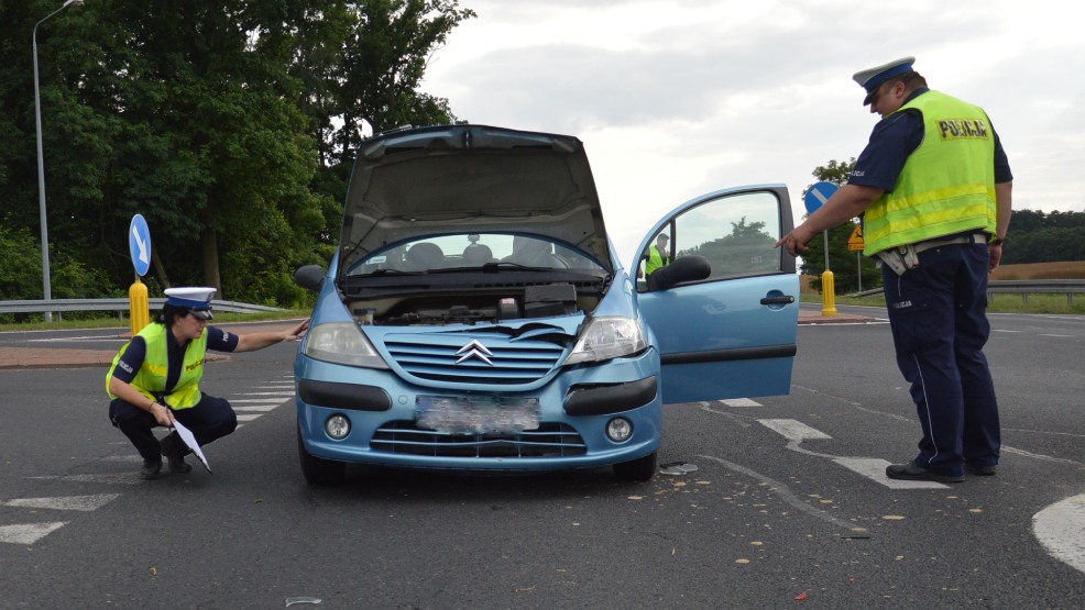 46-letnia Ukrainka wymusiła pierwszeństwo. Kierowcę citroena zabrała karetka - Zdjęcie główne