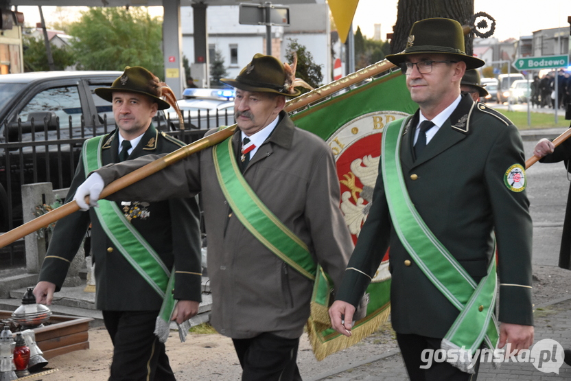 Wartę przy pomniku rozstrzelanych wystawił 4. Pułk Przeciwlotniczy w Lesznie oraz klasa wojskowa Zespołu Szkół Ogólnokształcących i Zawodowych w Krobi