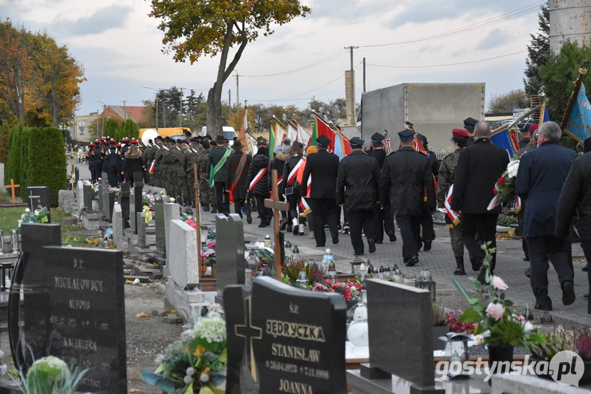 Wartę przy pomniku rozstrzelanych wystawił 4. Pułk Przeciwlotniczy w Lesznie oraz klasa wojskowa Zespołu Szkół Ogólnokształcących i Zawodowych w Krobi