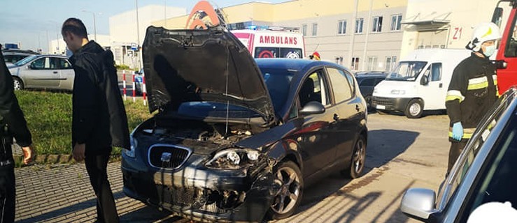 Chciał zaparkować, ale uderzył w inne auto  - Zdjęcie główne