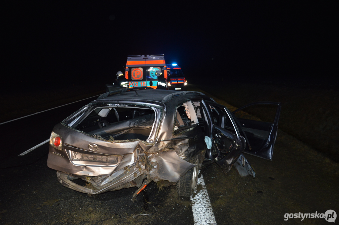 Borek Wielkopolski. Mazdą podróżowało w sumie 5 osób. Ze względy na liczbę rannych trzeba było czekać na przyjazd dodatkowych karetek pogotowia.