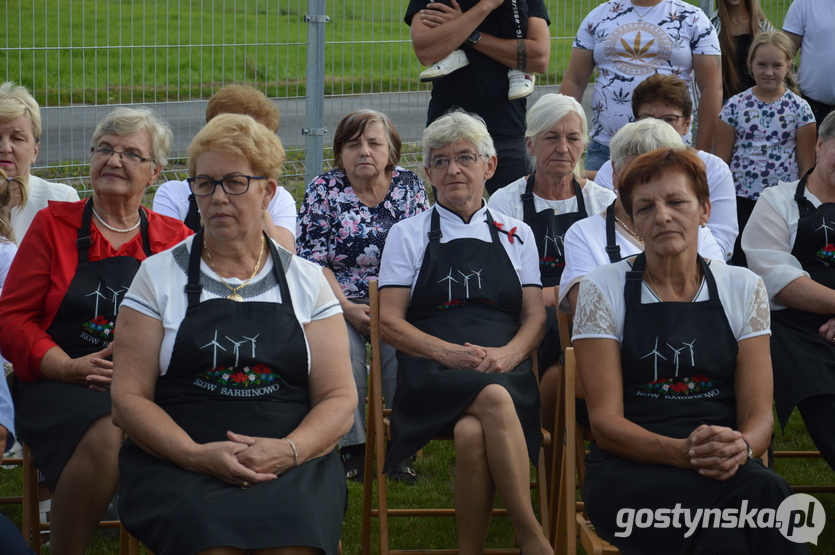 - Jestem bardzo szczęśliwy, że Sarbinowo zyskało tak nowoczesny i dobrze wyposażony obiekt, który bardzo upiększył naszą wioskę. (...) Możemy dziś cieszyć się powstałą tak długo wyczekiwaną przez mieszkańców świetlicą - mówił sołtys Grzegorz Bzdęga.