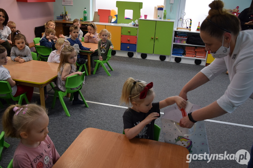 Gostyń. Na Dzień Dziecka najmłodsi mieszkańcy, ale nie tylko otrzymali słodkie upominki ufundowane przez redakcję