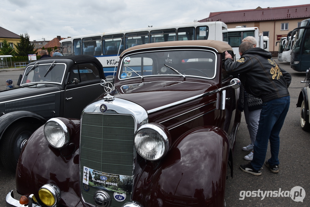 Gostyń. Zlot samochodów retro wzbudził zainteresowanie mieszkańców Gostynia