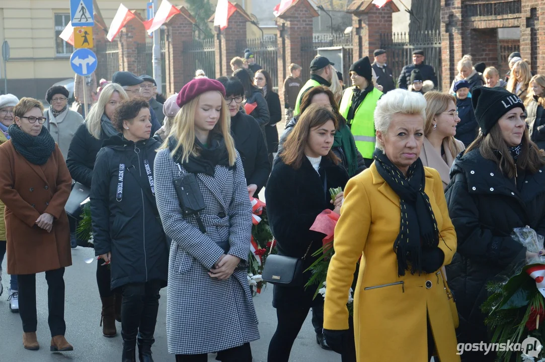 Krobia. Na zakończenie obchodów 103. rocznicy odzyskania przez Polskę niepodległości przed pomnikiem Powstańców Wielkopolskich padły bardzo znamienne słowo; że "najwyższe cele osiągaliśmy tylko wówczas, gdy jednoczyła nas wspólna sprawa"