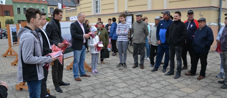 Flaga powinna wisieć we wszystkie święta - Zdjęcie główne