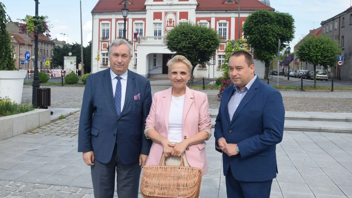 Joanna Scheuring-Wielgus w towarzystwie "dwóch Kulaków" zachęcała do eurowyborów w Gostyniu - Zdjęcie główne