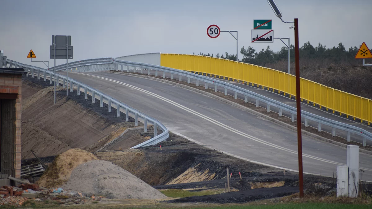 Wiadukt nad obwodnicą DK12 w Piaskach oddany do użytku. Czas na zmiany na DW434 w Gostyniu - Zdjęcie główne