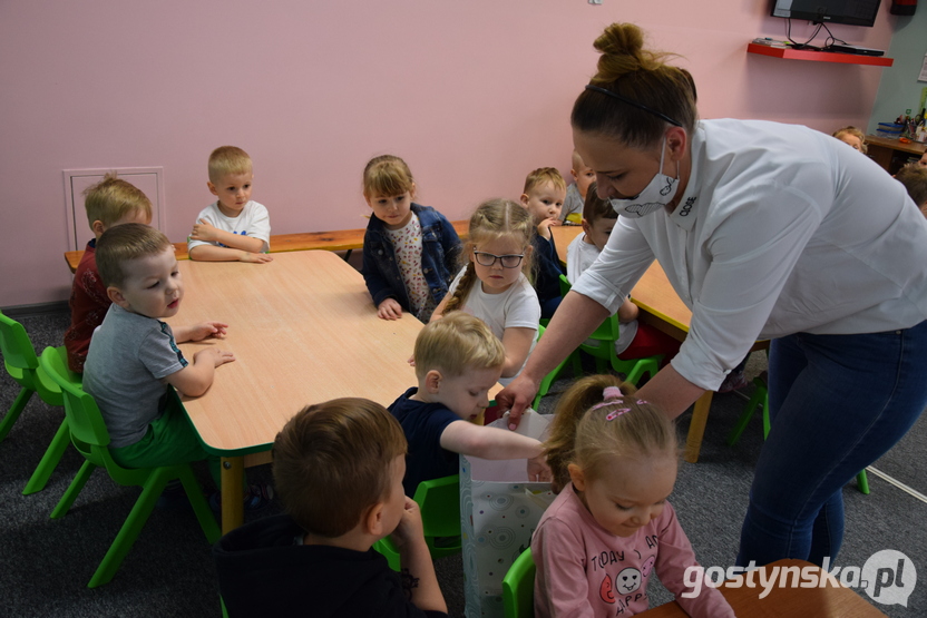 Gostyń. Na Dzień Dziecka najmłodsi mieszkańcy, ale nie tylko otrzymali słodkie upominki ufundowane przez redakcję