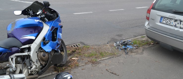 Osiemnastoletni kierowca motocykla trafił do szpitala - Zdjęcie główne