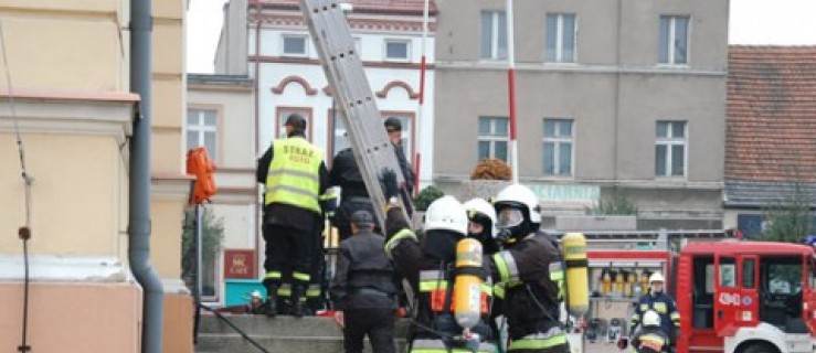 Palił się ratusz. Strażacy uratowali uwięzionego urzędnika (galeria) - Zdjęcie główne