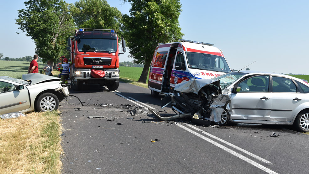 Gostyń - Poniec. Na szosie powiatowej dosżło do zderzenia dwóch samochodów osobowych