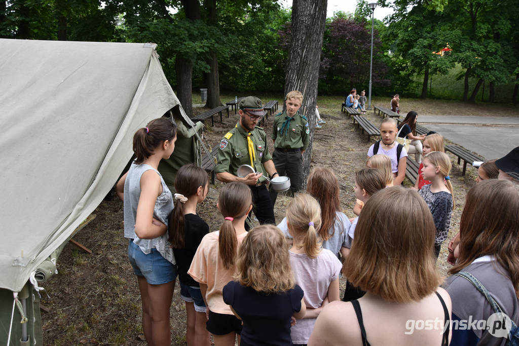 Gostyń. Jest kilka osób, ktore chciałoby reaktywować harcerstwo w Gostyniu. W parku miejskim odbyła się zbiórka naborowa