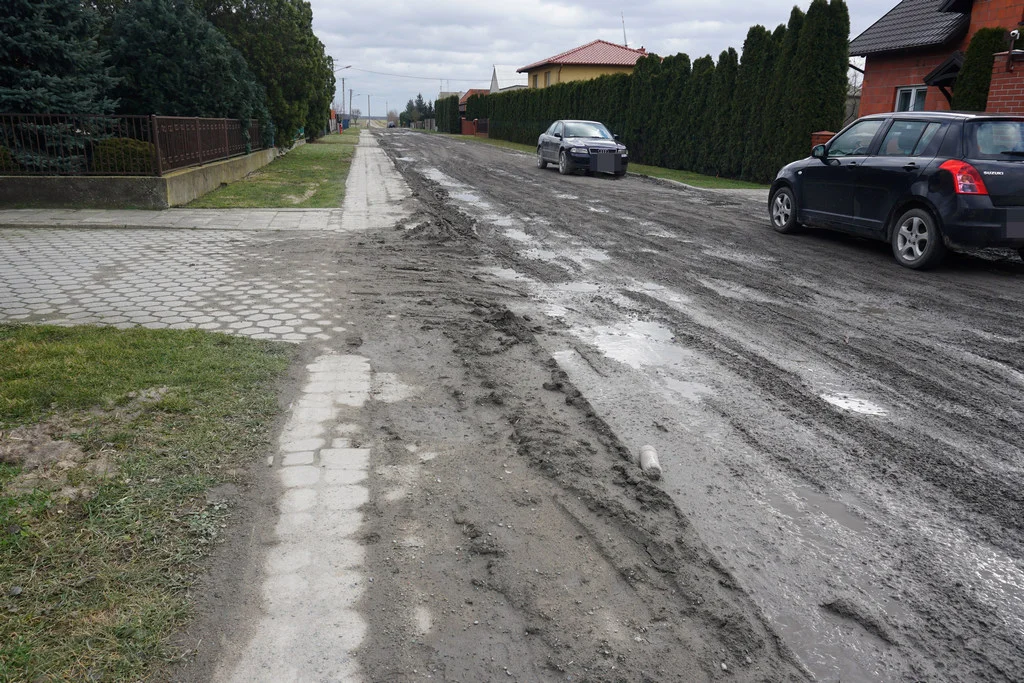 Na drogę czekają już tak długo, że przestają wierzyć w kolejne obietnice