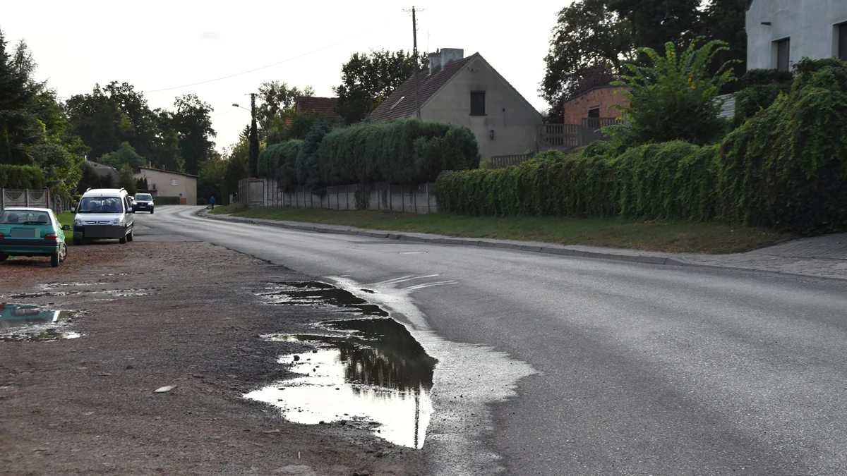 Blisko 9,5 miliona złotych na budowę dróg. Skorzystał samorząd powiatowy oraz gmina Gostyń - Zdjęcie główne