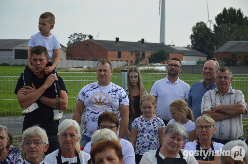 - Jestem bardzo szczęśliwy, że Sarbinowo zyskało tak nowoczesny i dobrze wyposażony obiekt, który bardzo upiększył naszą wioskę. (...) Możemy dziś cieszyć się powstałą tak długo wyczekiwaną przez mieszkańców świetlicą - mówił sołtys Grzegorz Bzdęga.