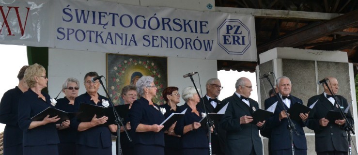 W ogrodzie było słychać śpiew chórów - Zdjęcie główne