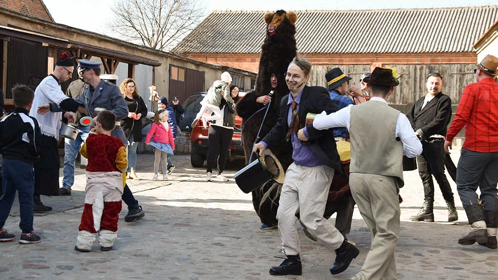 "Kuminiorze" wrócili, sadzy nie żałowali. Śmigus-dyngus 2022 w powiecie gostyńskim - Zdjęcie główne