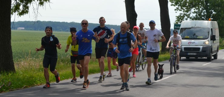 Dla Kubusia z uśmiechem na ustach pokonał 220 kilometrów - Zdjęcie główne