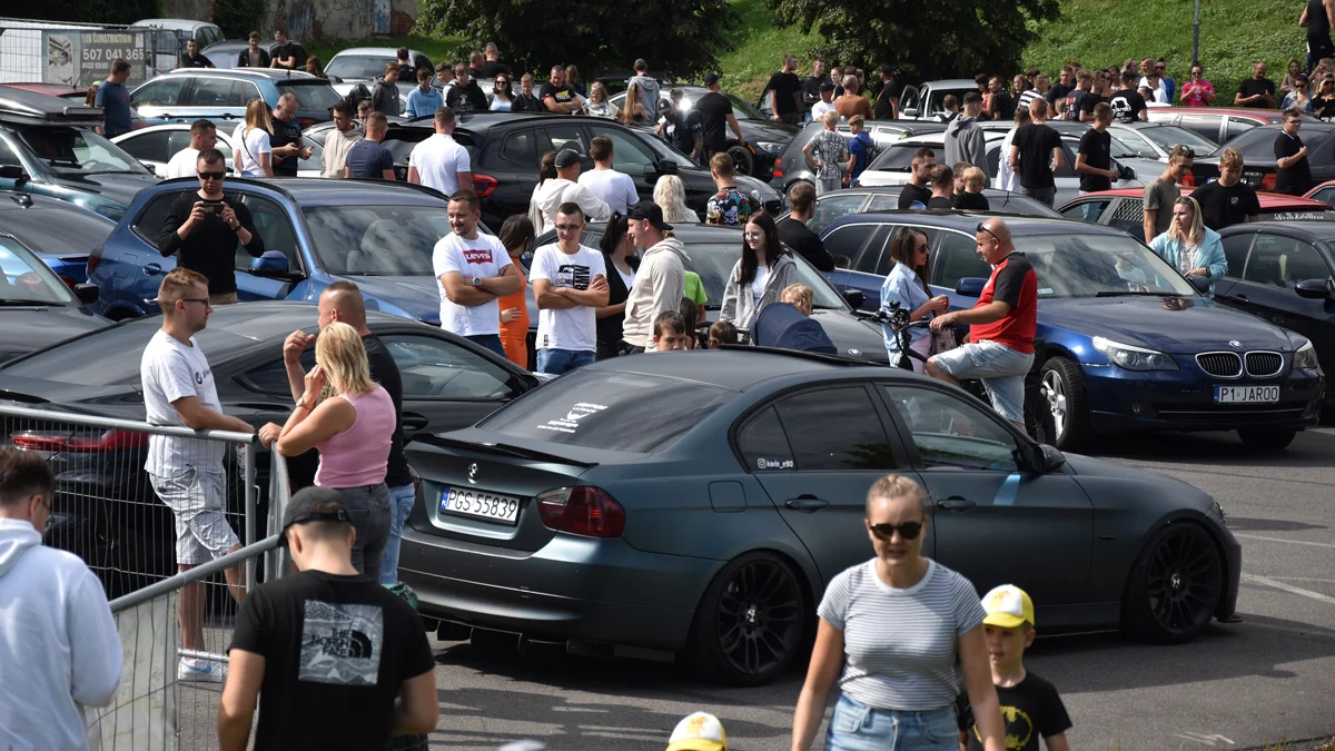 Tylu samochodów BMW jeszcze w Gostyniu nie było. Najróżniejsze modele na 11. BMW on Tour - Zdjęcie główne