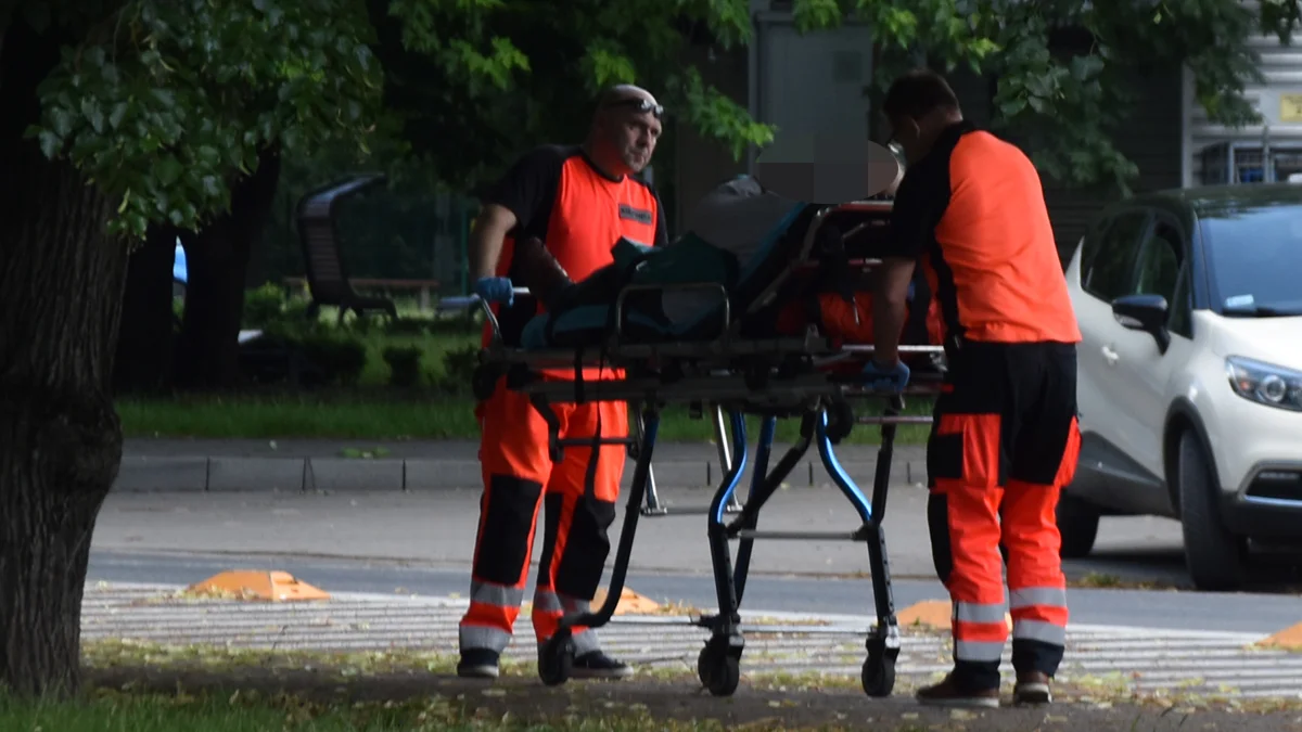 Motorower przewrócił się w lesie. Nastolatek z okaleczoną twarzą trafił do szpitala - Zdjęcie główne