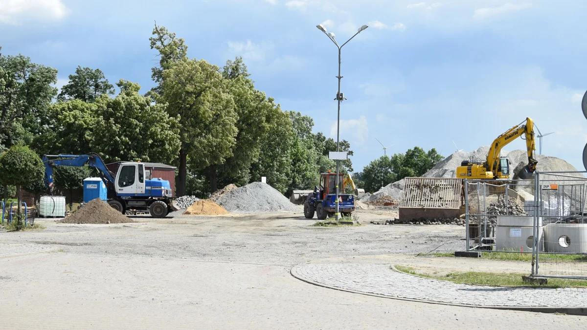 Inwestycja w zawieszeniu. Czy opóźni się przebudowa parkingu i remont dróg dojazdowych do obwodnicy Gostynia ? - Zdjęcie główne