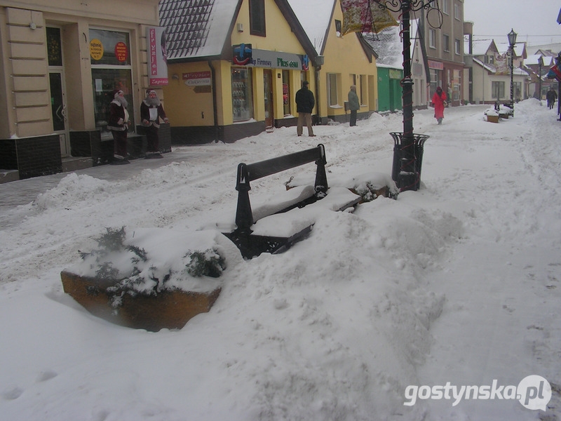 Miasto zasypane śniegiem. Tak wyglądała zima w 2010 roku [ZDJĘCIA] - Zdjęcie główne