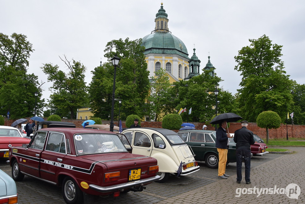 Gostyń. Zlot samochodów retro wzbudził zainteresowanie mieszkańców Gostynia