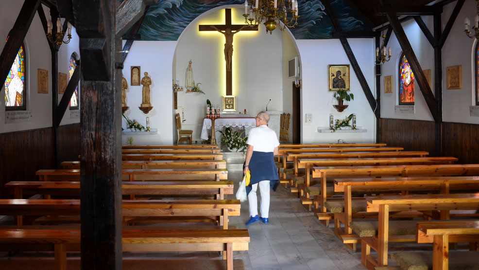 „Jestem apostatą, ale jestem osobą wierzącą”.  Dlaczego odchodzą z Kościoła? Historia Artura z powiatu gostyńskiego - Zdjęcie główne