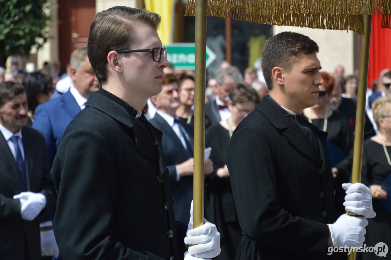 Krobia. Procesja Bożego Ciała przeszła ulicami miasta. Każdemu z ołtarzy przyświecało inne hasło: „Przez Maryję do Jezusa”, „Pozwólcie dzieciom przyjść do mnie”, Bierzcie i jedzcie, to jest ciało Moje” oraz „W mocy bożego Ducha” 